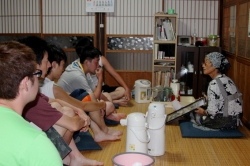 3年恩田ゼミが地域づくりをテーマに8月神津島で合宿を行いました