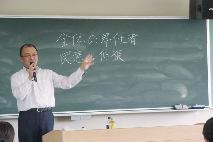 法学部の実学「中山一生市長がおいでになりました「法とキャリア（入門）－龍ヶ崎」」