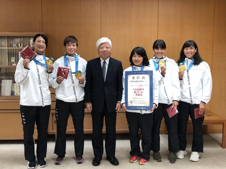 国体「ラグビー女子」選手・監督が優勝報告